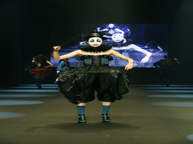 Depaysement of clown